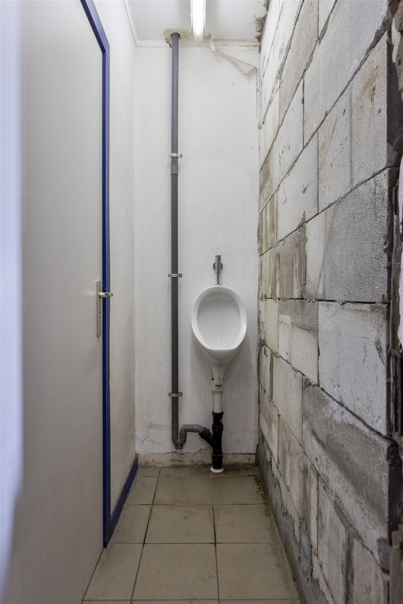 TE HUUR: Bedrijfsgebouw met kantoren te Houthalen! foto 22