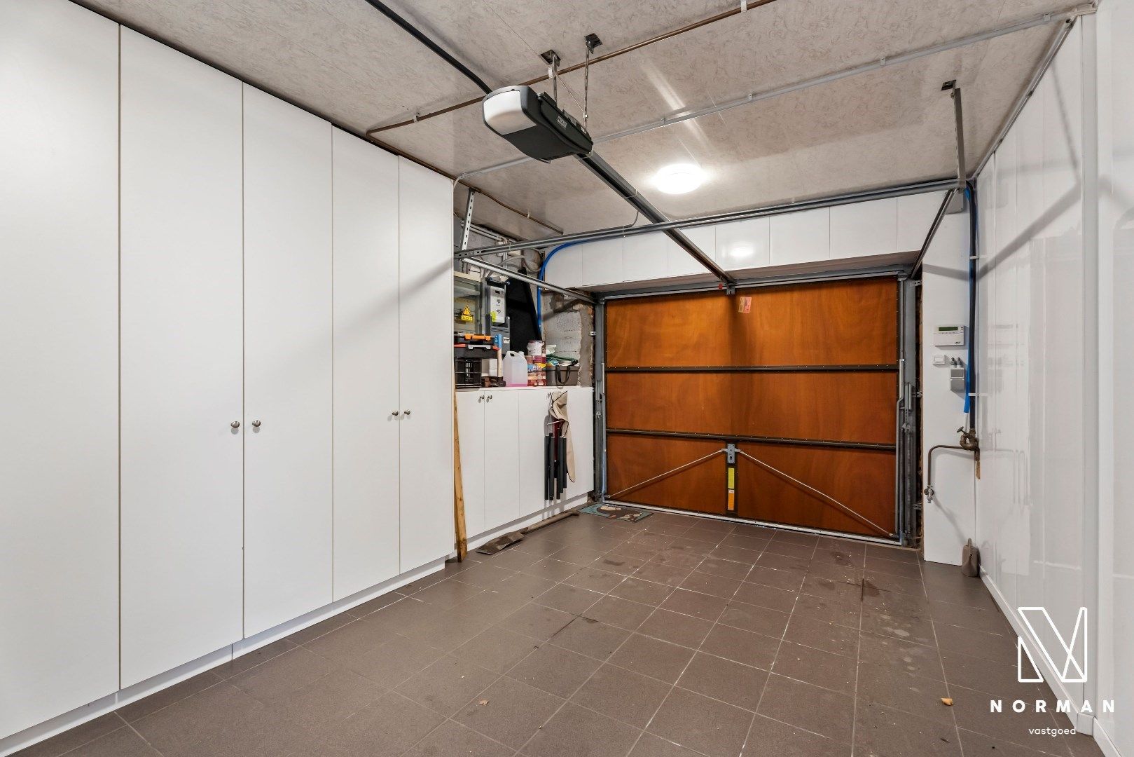 Gezinswoning met 3 kamers, grote garage, terras en oprit foto 20