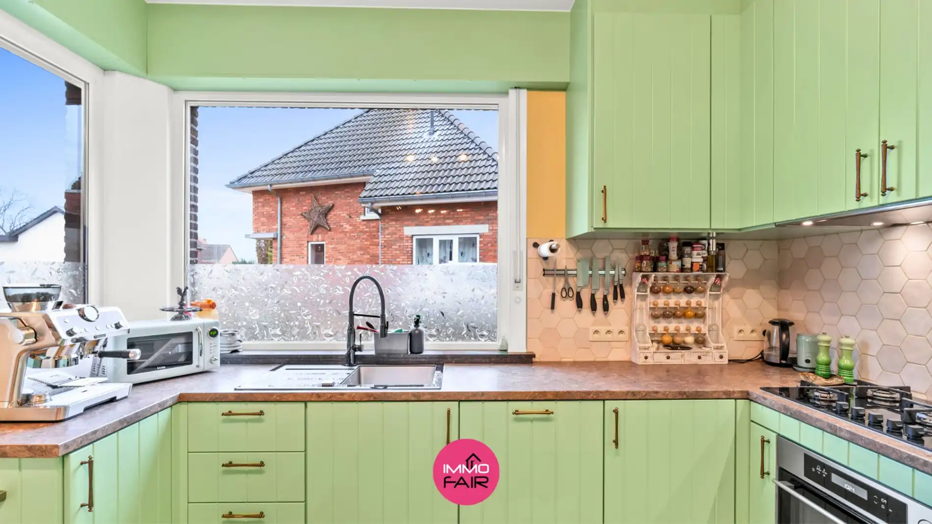 Gezinswoning met authentieke elementen in centrum Lanaken! foto 3