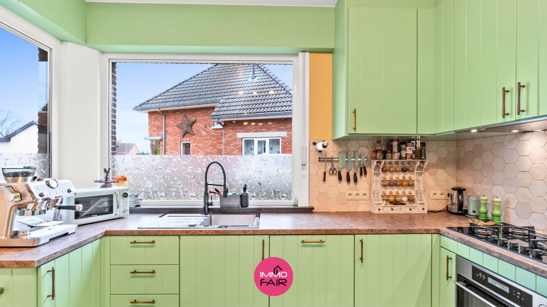 Gezinswoning met authentieke elementen in centrum Lanaken! foto 3