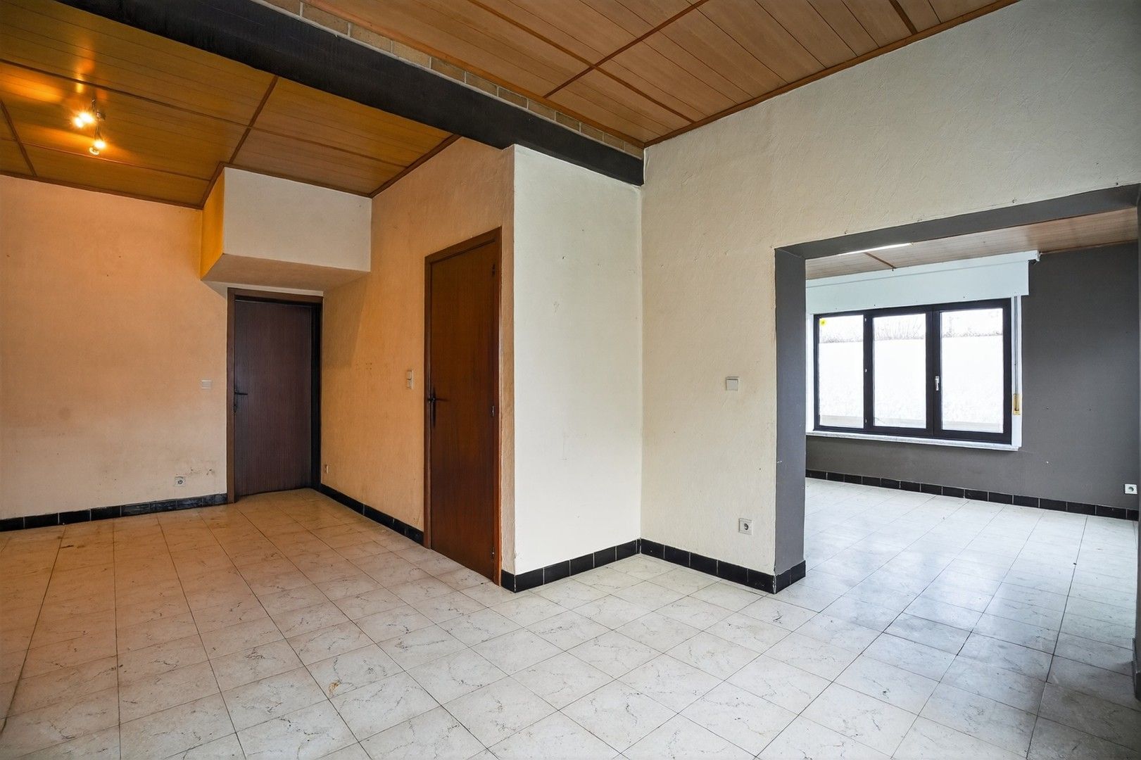 Stevige woning met grote tuin op 1.112 m², tal van mogelijkheden. foto 2