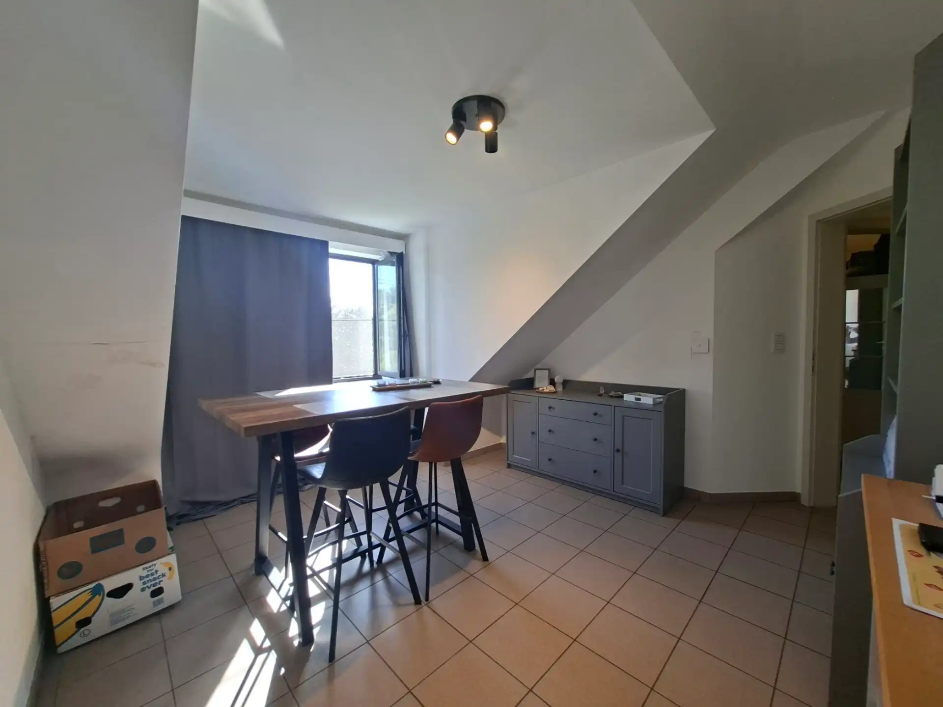 Instapklaar appartement met 2 slaapkamers, tuin & parking foto 4