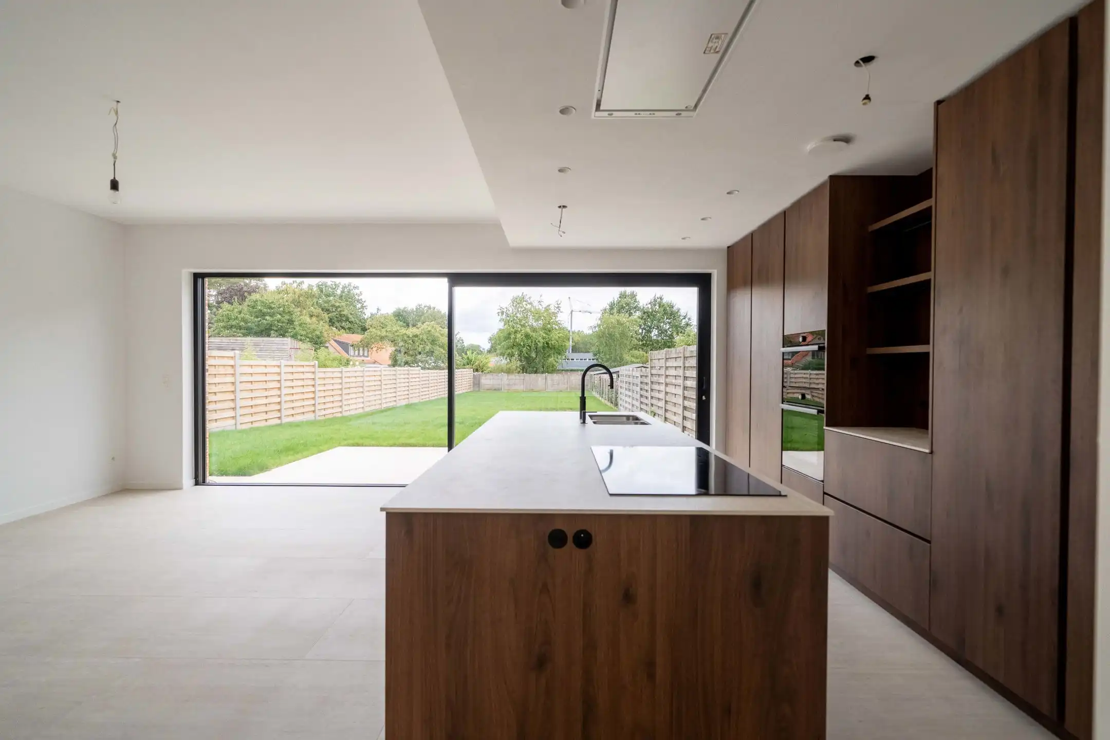 Hoogwaardig afgewerkte vernieuwbouwwoning in rustig straatje foto 6