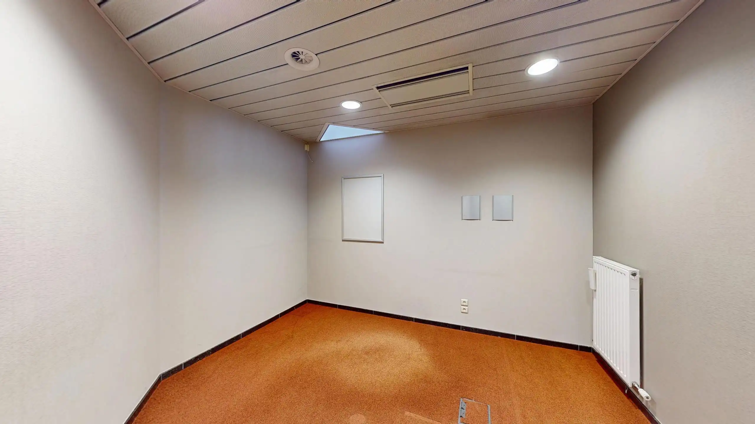 Zeer ruim kantoor op commerciële locatie in centrum Beringen foto 35