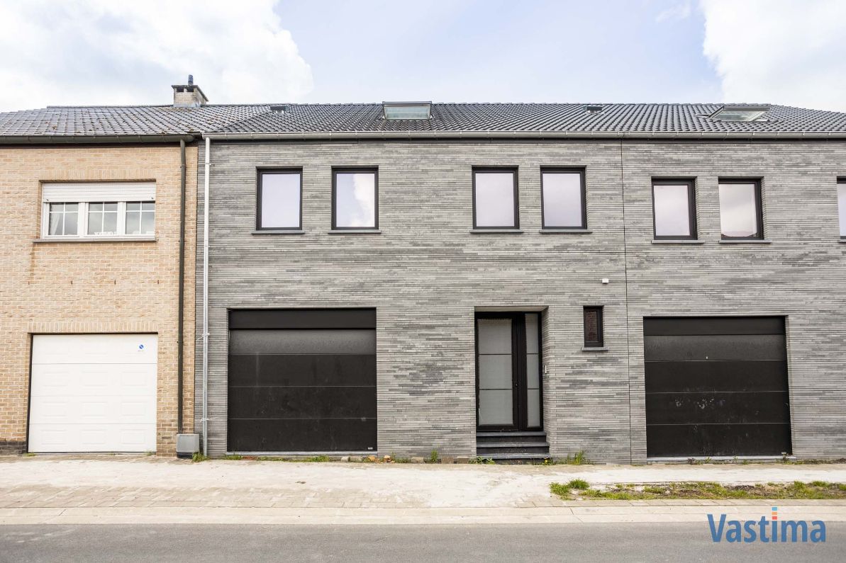 Nieuwbouw gesloten woning met 3 slaapkamers, garage en tuin foto 3