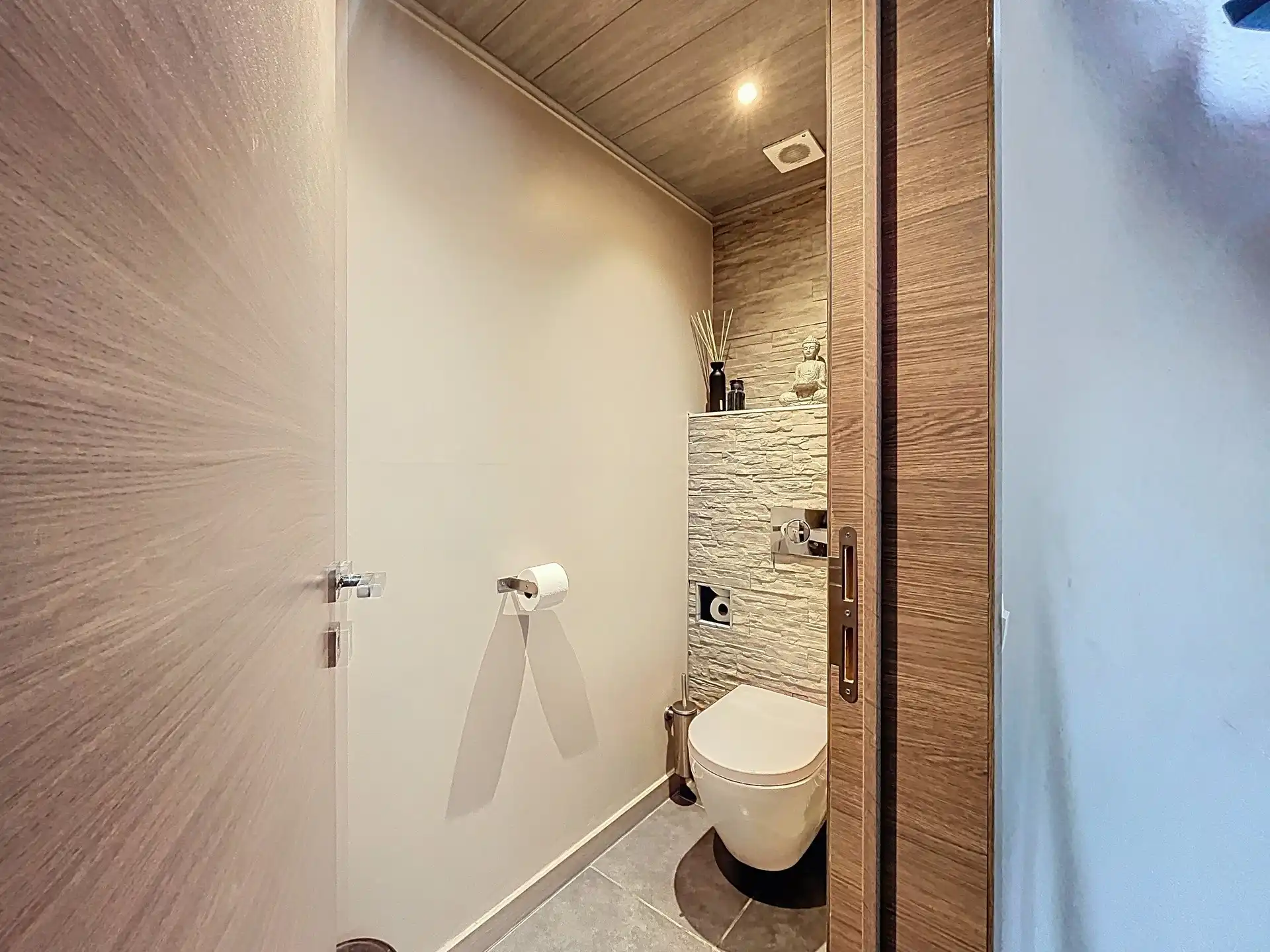 Ruime woning met 4 slaapkamers en garage gelegen in gunstige omgeving te Zwijndrecht! foto 8