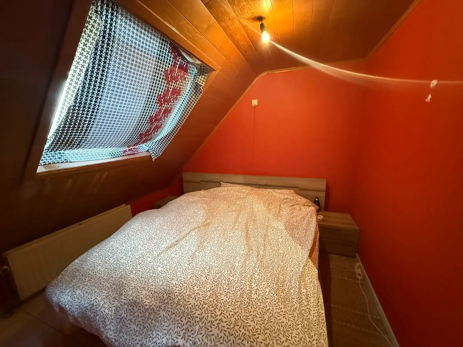 Lichtrijk appartement gelegen nabij centrum op de derde verdieping van kleinschalige bouw.  foto 9