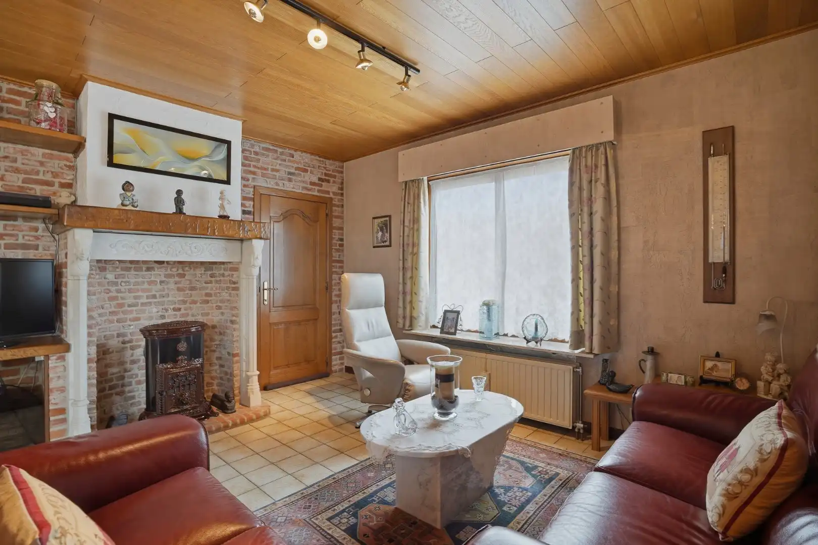 Alleenstaande bungalow met garage en tuin  op 684 m² foto 5
