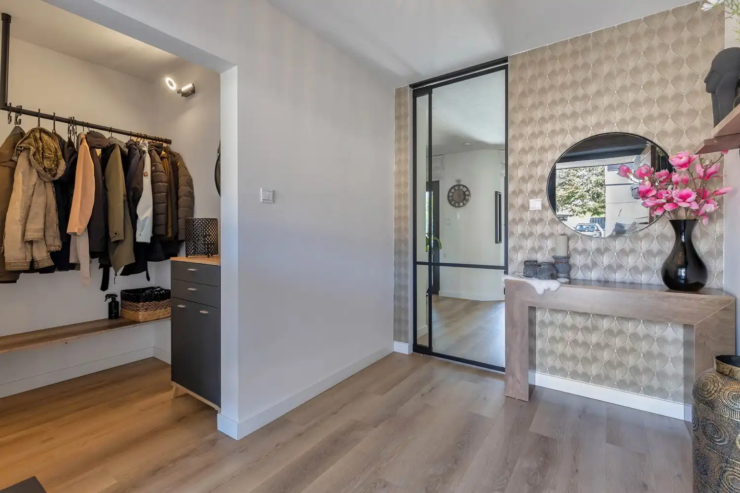 Uitzonderlijke, instapklare woning in Gellik waar stijlvol gelijkvloers wonen en hedendaags comfort samenkomen tot een uniek geheel! foto 4
