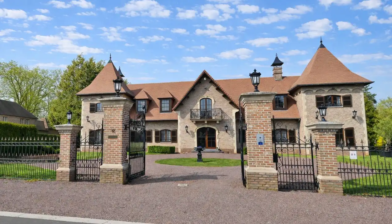 Magnifieke kasteelvilla met binnenzwembad, uniek gelegen in villawijk “Goudkust”, omringd door natuur, rust en optimale privacy foto 7