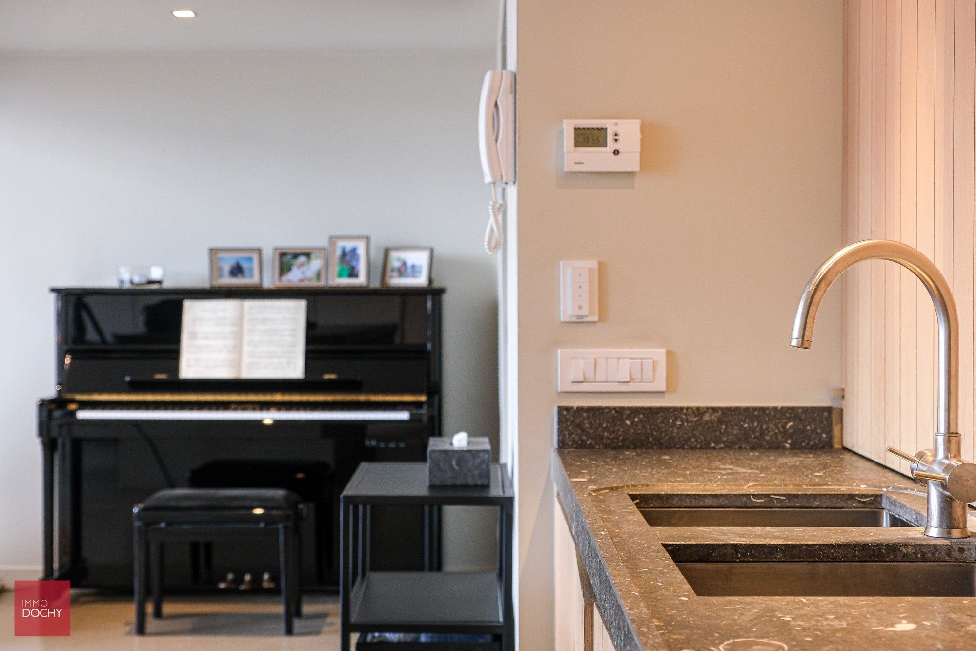 Sfeervolle ruime loft met frontaal zicht op het Kanaal - Spinnerijkaai foto 8