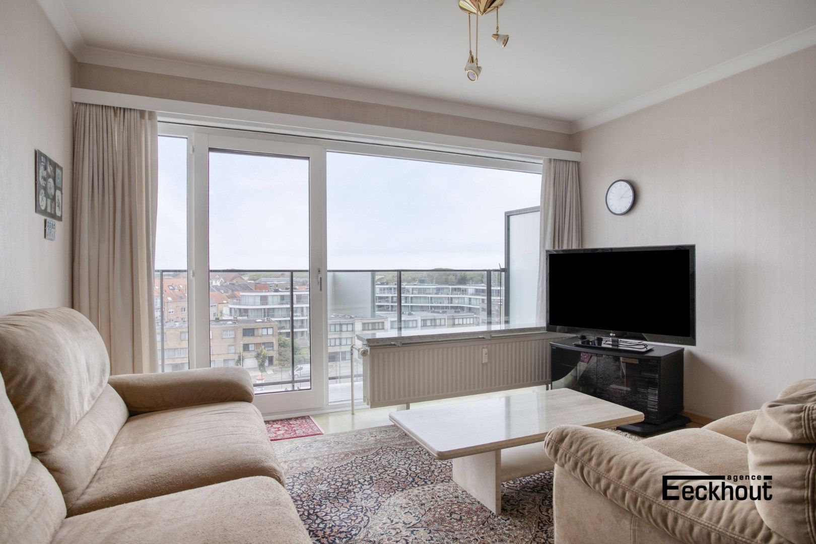 Ruim appartement met terras en open zicht in Bredene foto 5