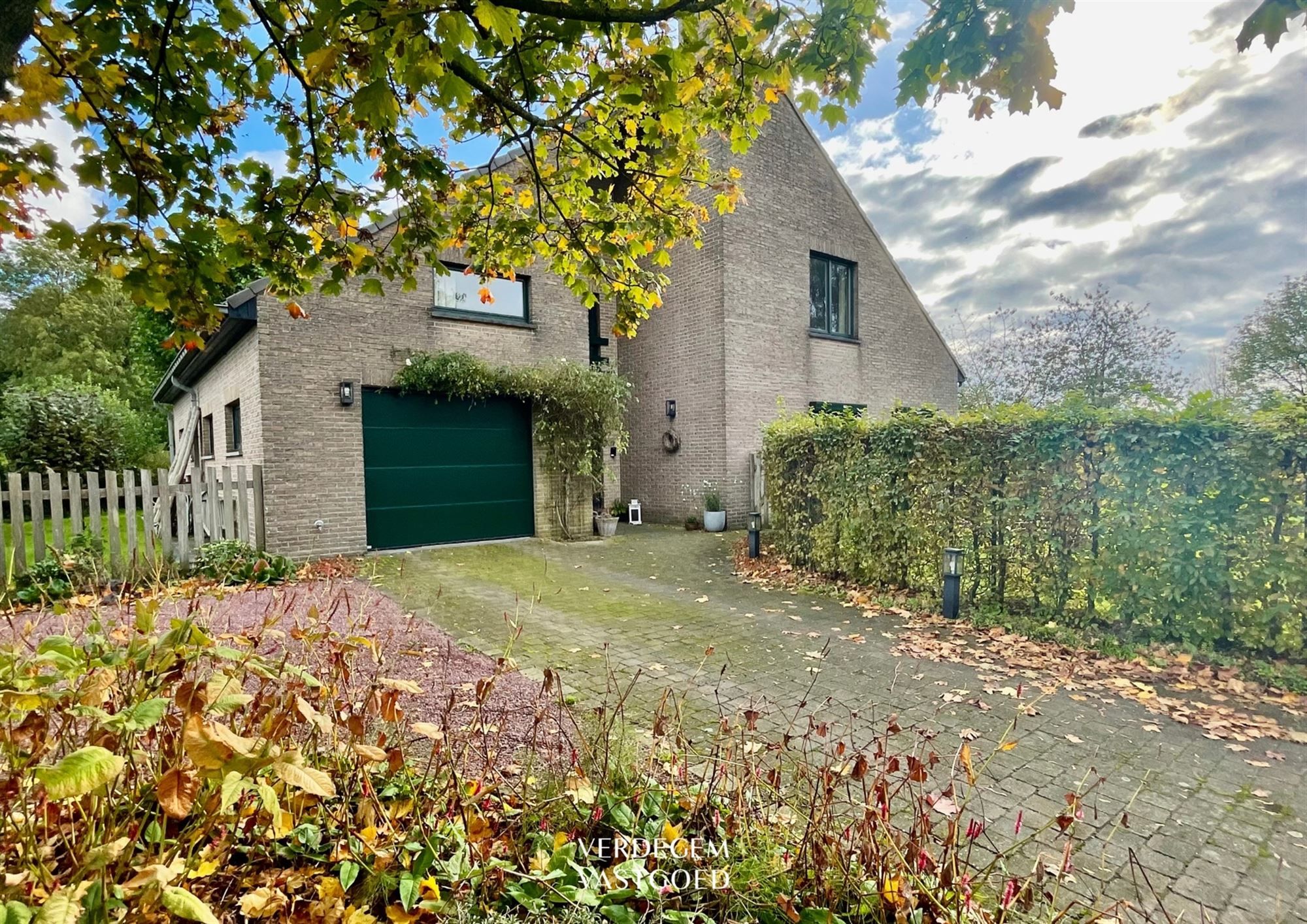 Prachtig wonen in landelijk gebied, met 3 grote slaapkamers en heerlijke tuin foto {{pictureIndex}}