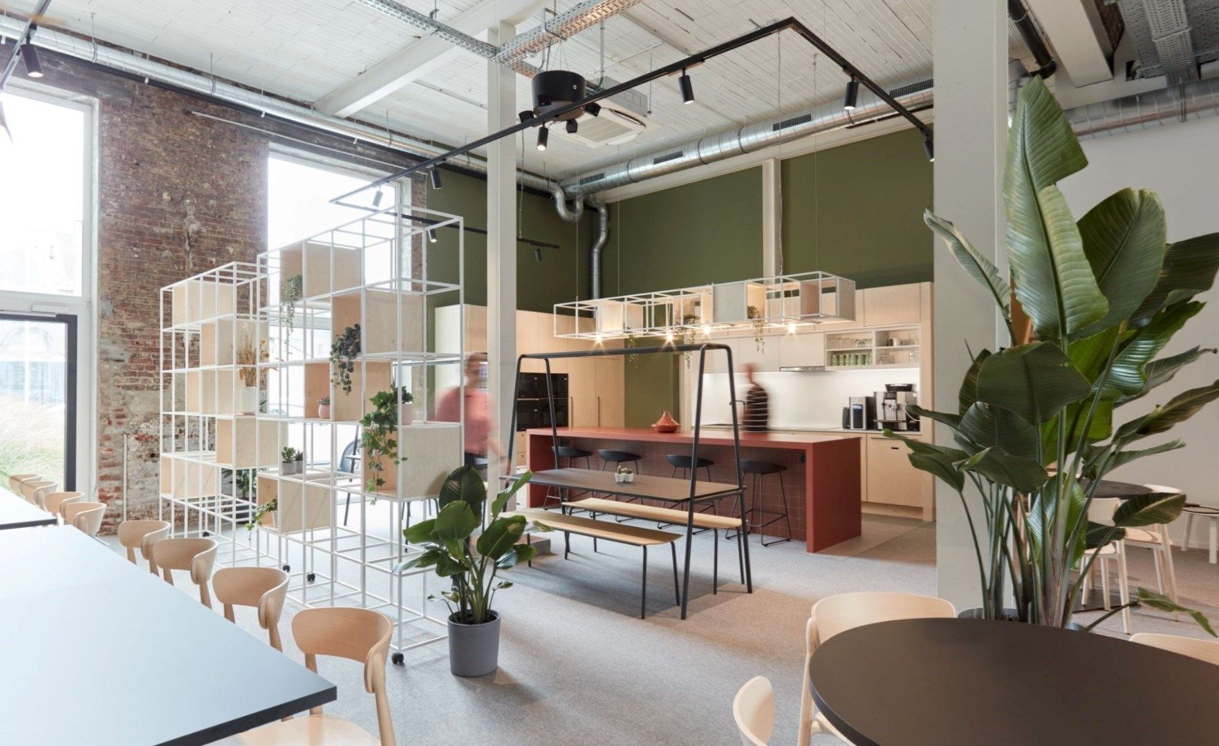 Kantoren in karaktervol gerenoveerd industrieel kantoorgebouw BC Watt Factory foto 8