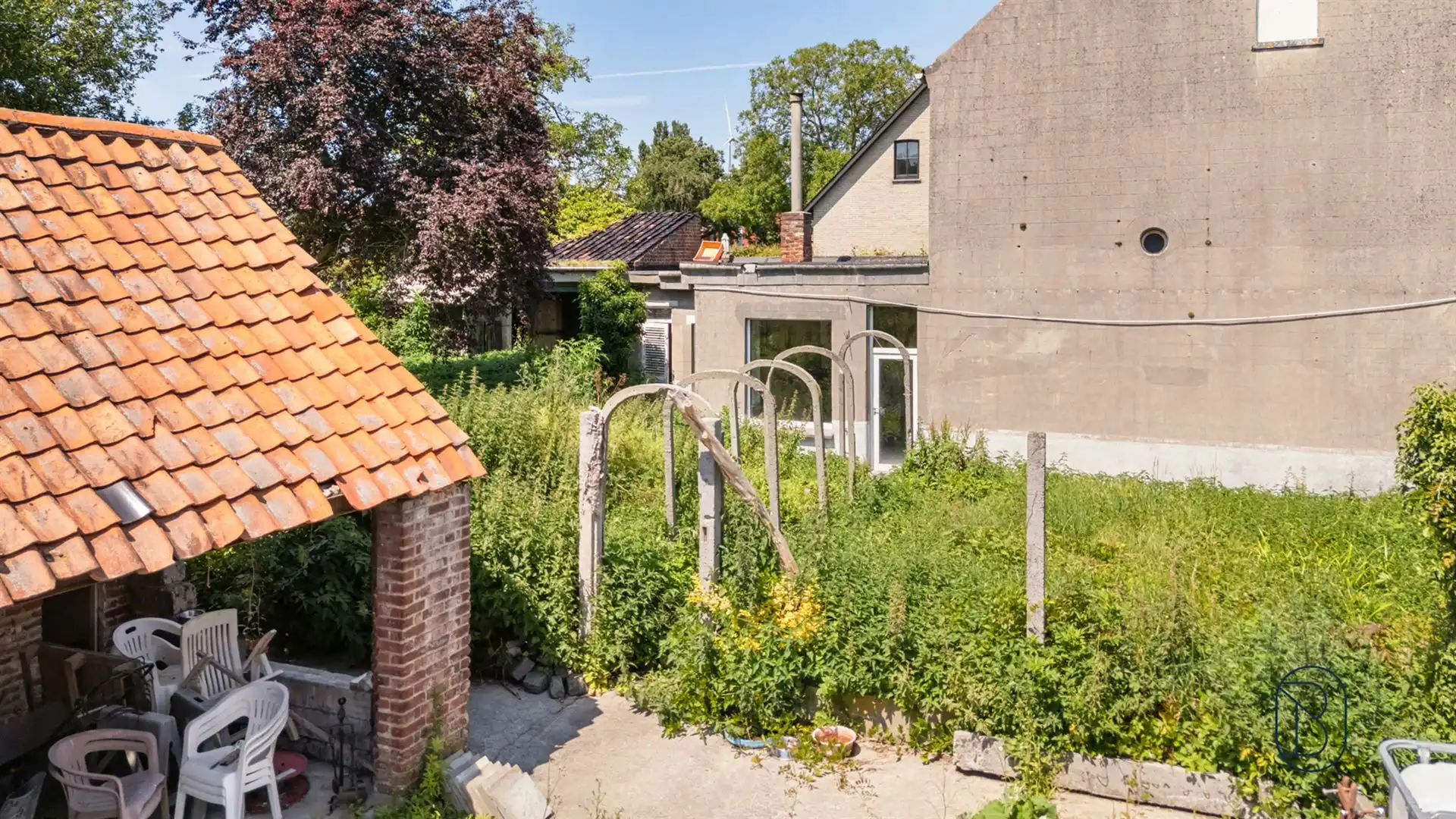 Totaal te renoveren woning met bijgebouwen op 1570m2 foto 36