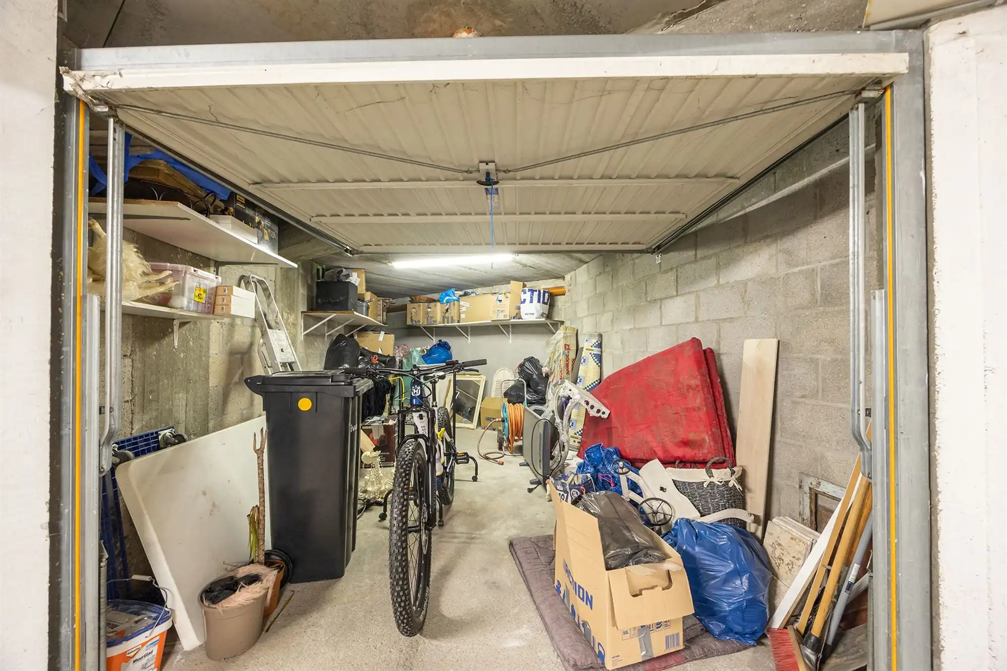 Lichtrijk appartement met terras en garage in Mechelen foto 14