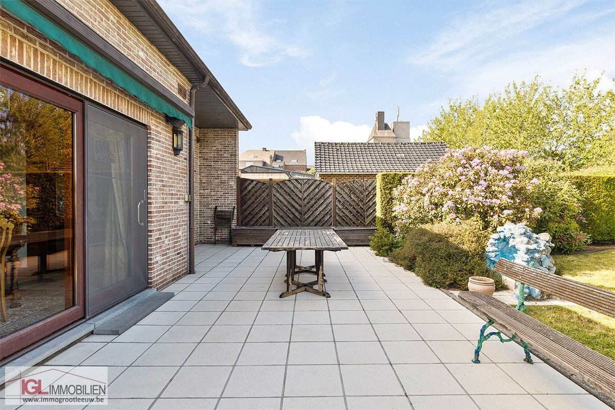 Charmante driegevelwoning met zonnige tuin & garage in het centrum van Lennik foto 19