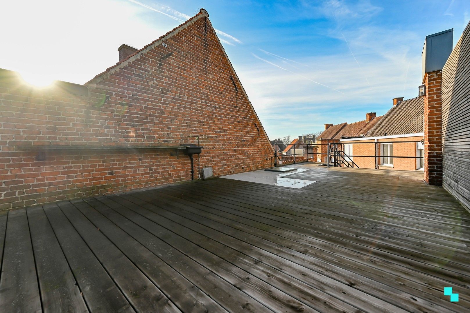 Charmante rijwoning met dakterras in hartje Izegem foto 22