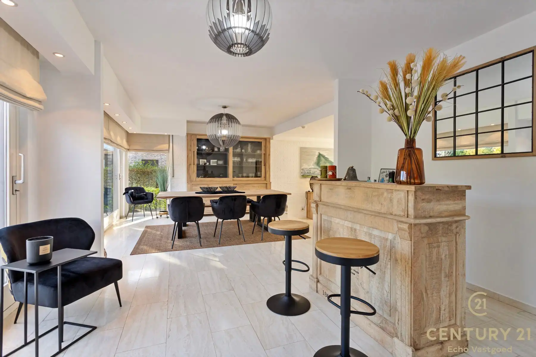 Ruime, gerenoveerde villa met fraaie tuin op ca 2420m² foto 11