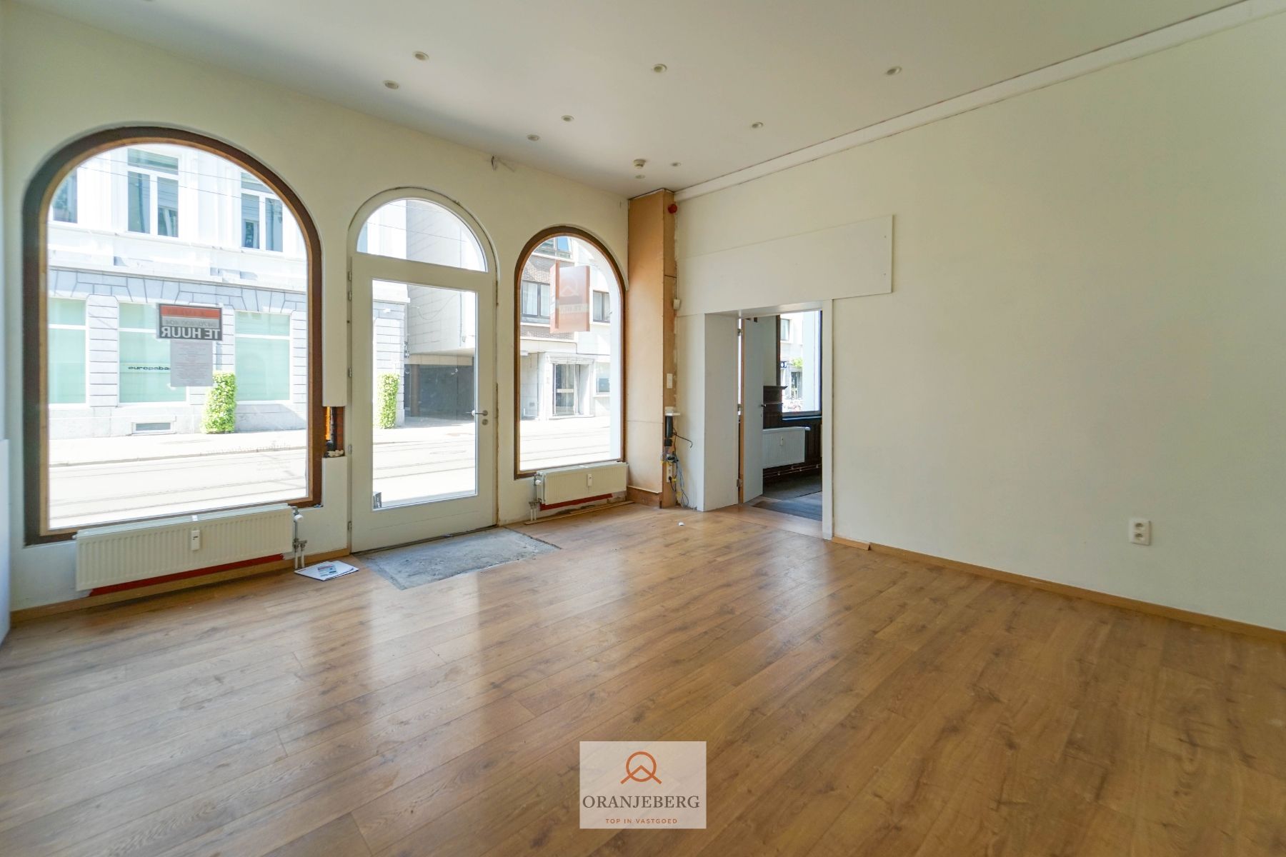 Handelsruimte met authentieke elementen te huur in centrum Gent, aan het Gravensteen foto 3