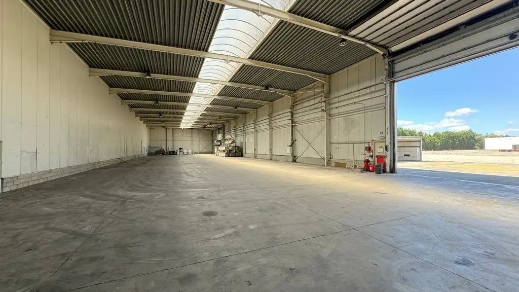 Loods met buitenopslag te huur in Rumst foto 9