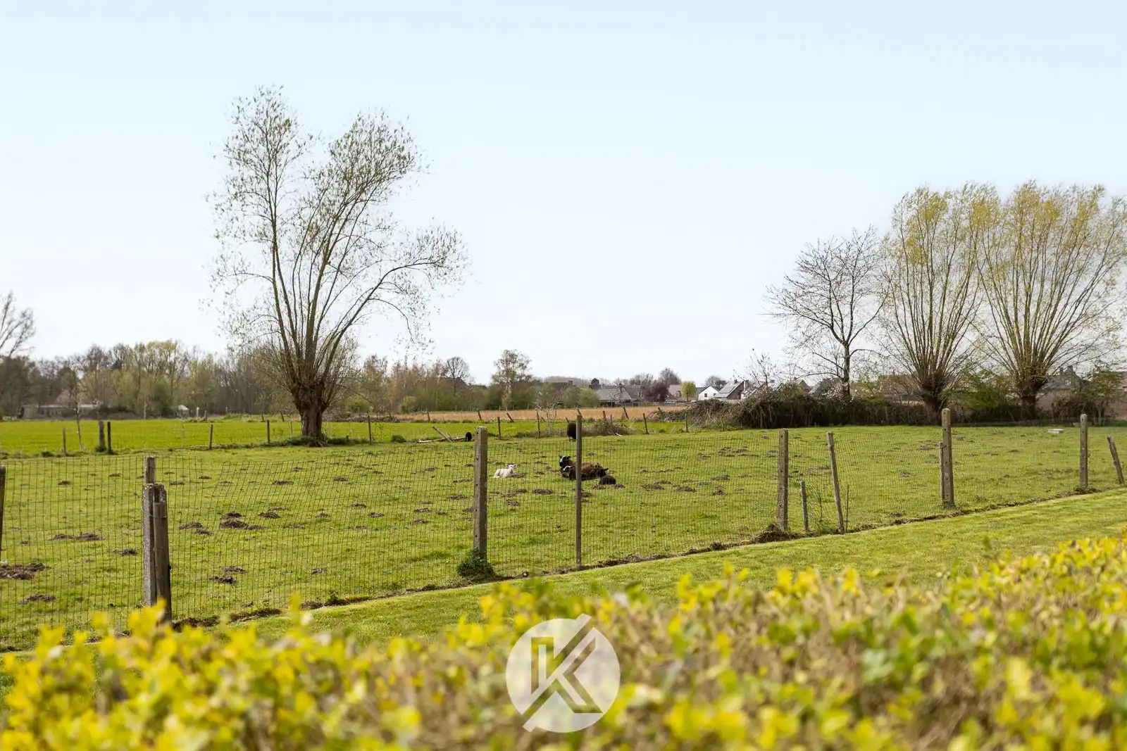 Solide halfopen gezinswoning nabij centrum foto 26