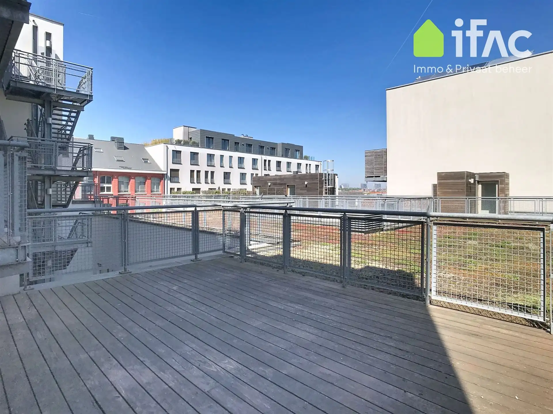 Lichtrijke loft met grote leefruimte nabij het park foto 15