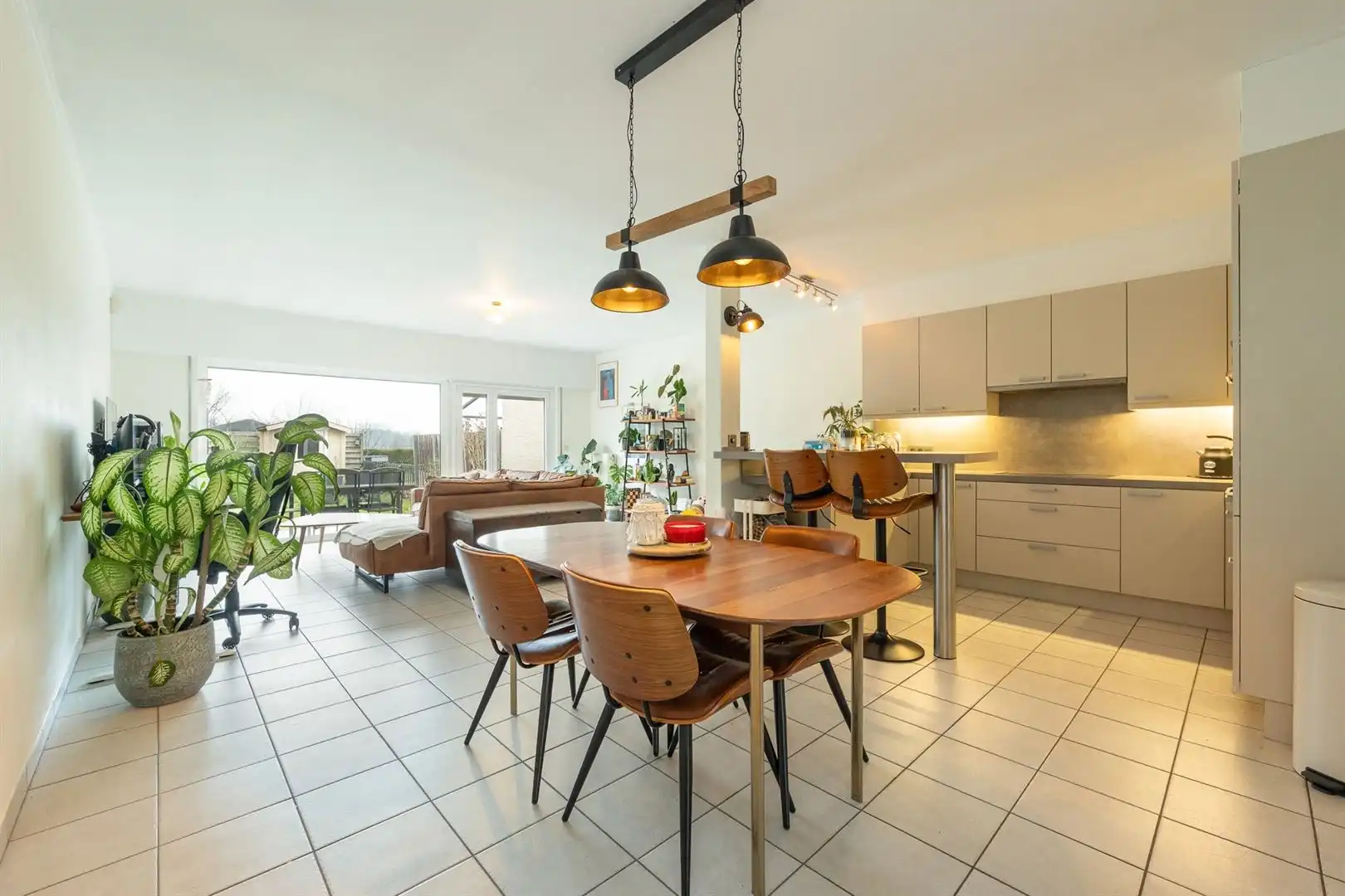 Gezellige woning met garage en vrij zicht achteraan foto 3