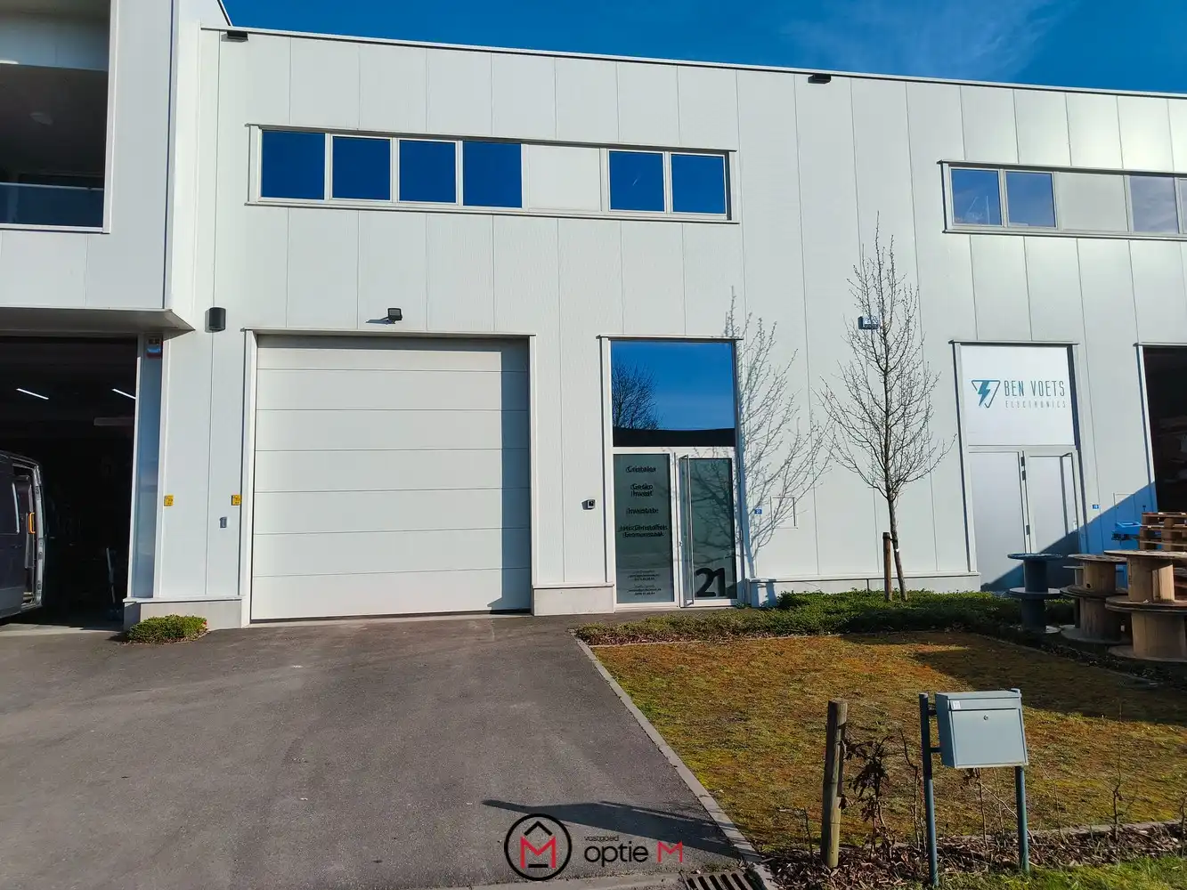 Centraal gelegen KMO-unit met mezzanine in Bilzen foto {{pictureIndex}}