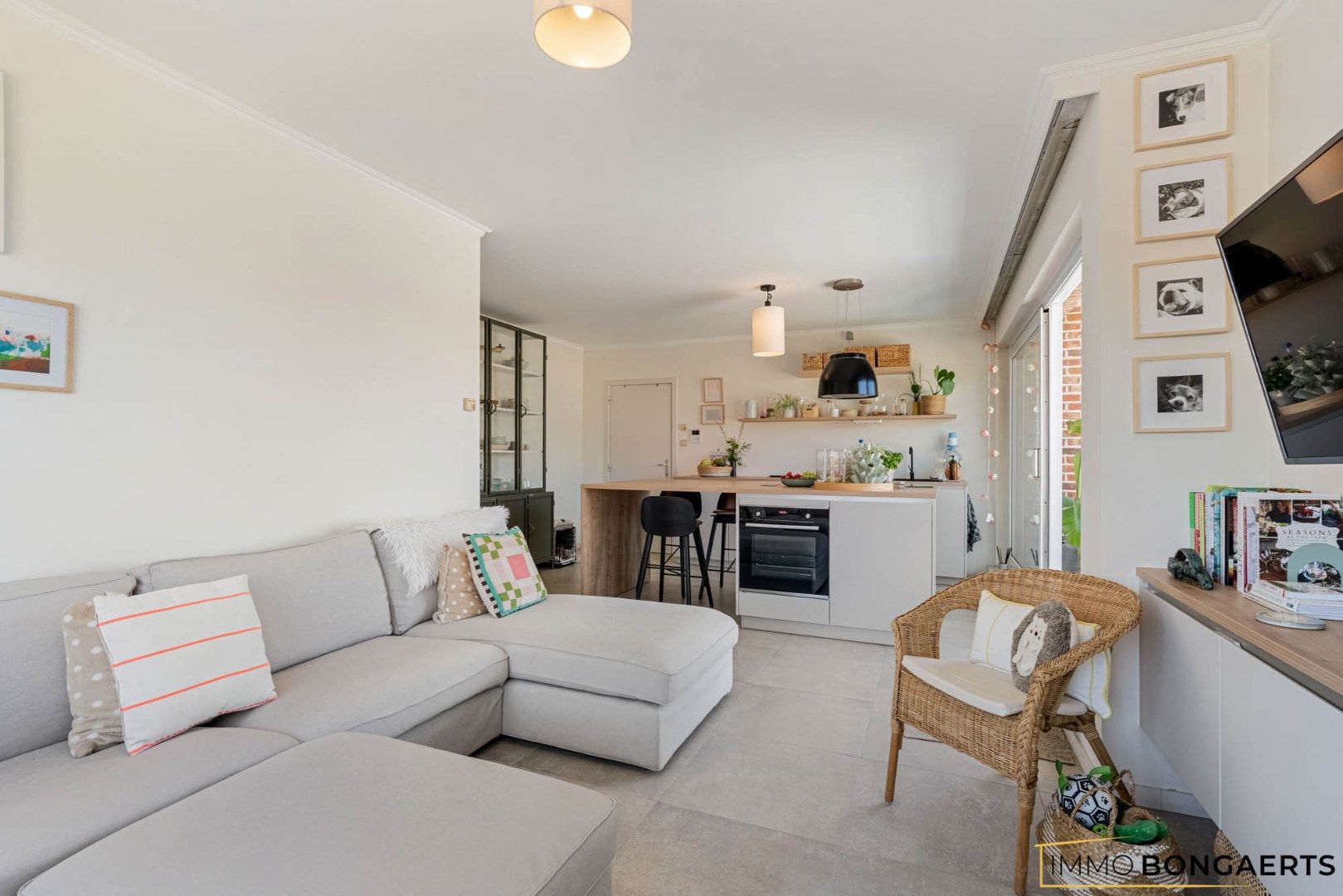 Gerenoveerd appartement met drie slaapkamers foto 4