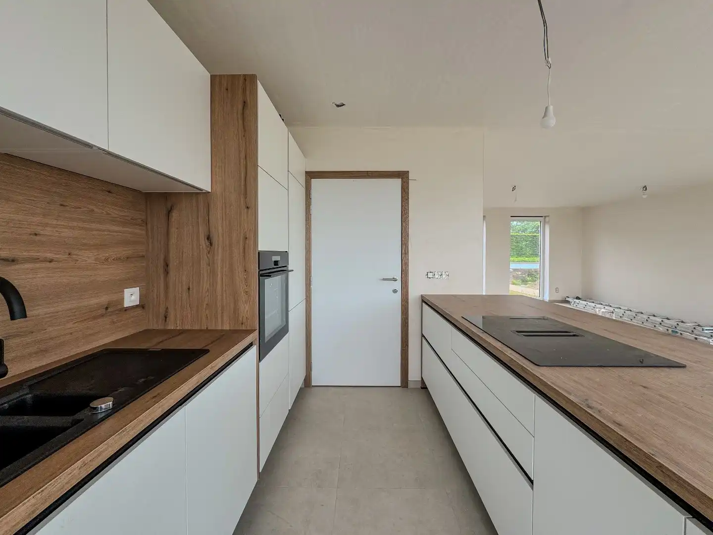 Nieuwbouwwoning met 4 slaapkamers, carport en tuin foto 5