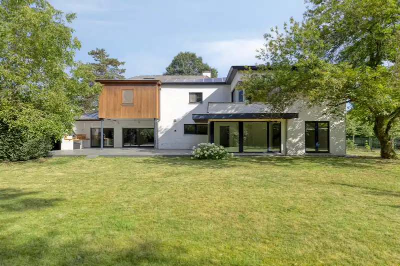 Villa met bewoonbare oppervlakte van 350m2 prachtig en rustig gelegen op perceel van 18a14 nabij het centrum van Bonheiden. foto 5
