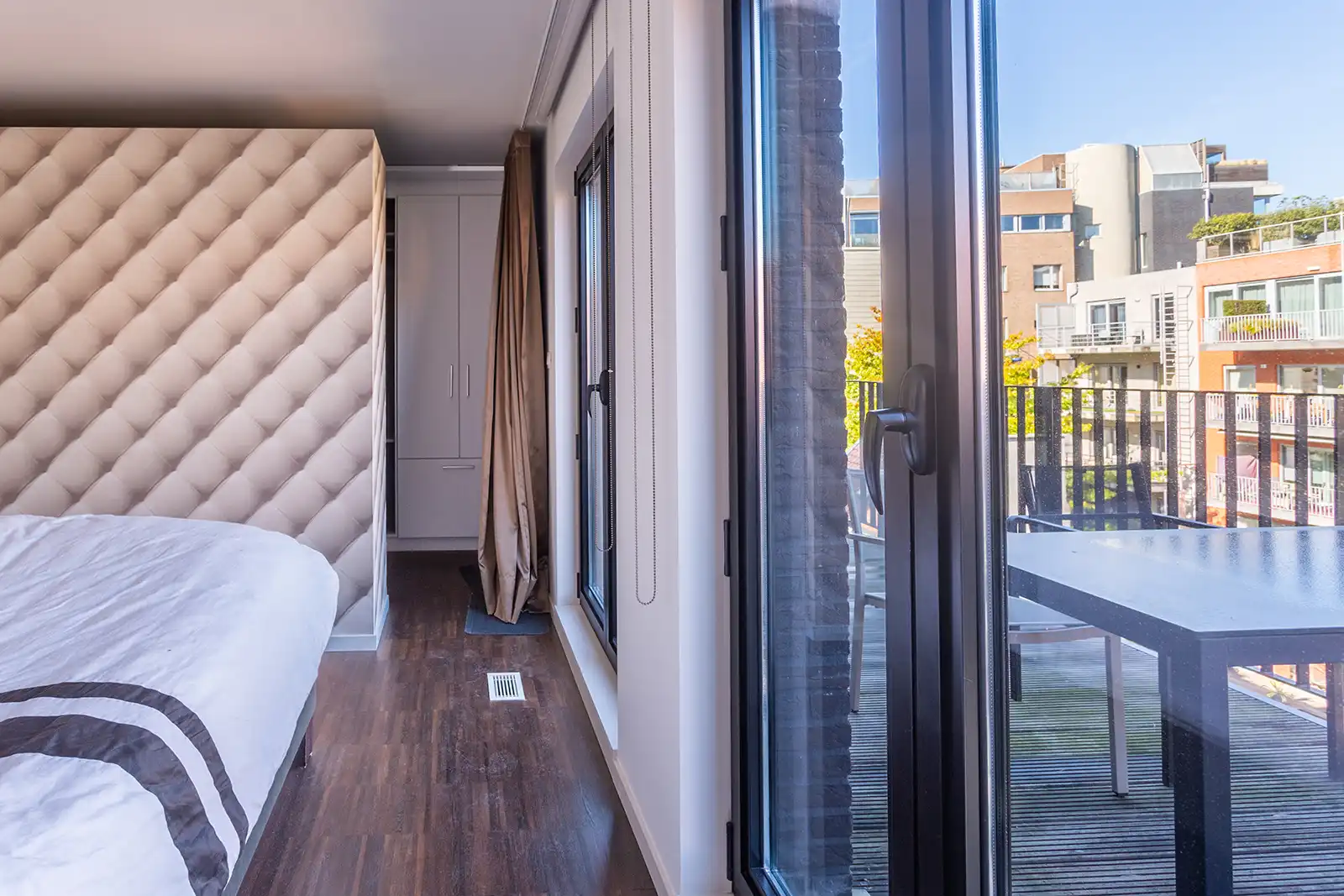 Luxueus en gemeubeld appartement met twee terrassen en parking op het Zuid foto 21