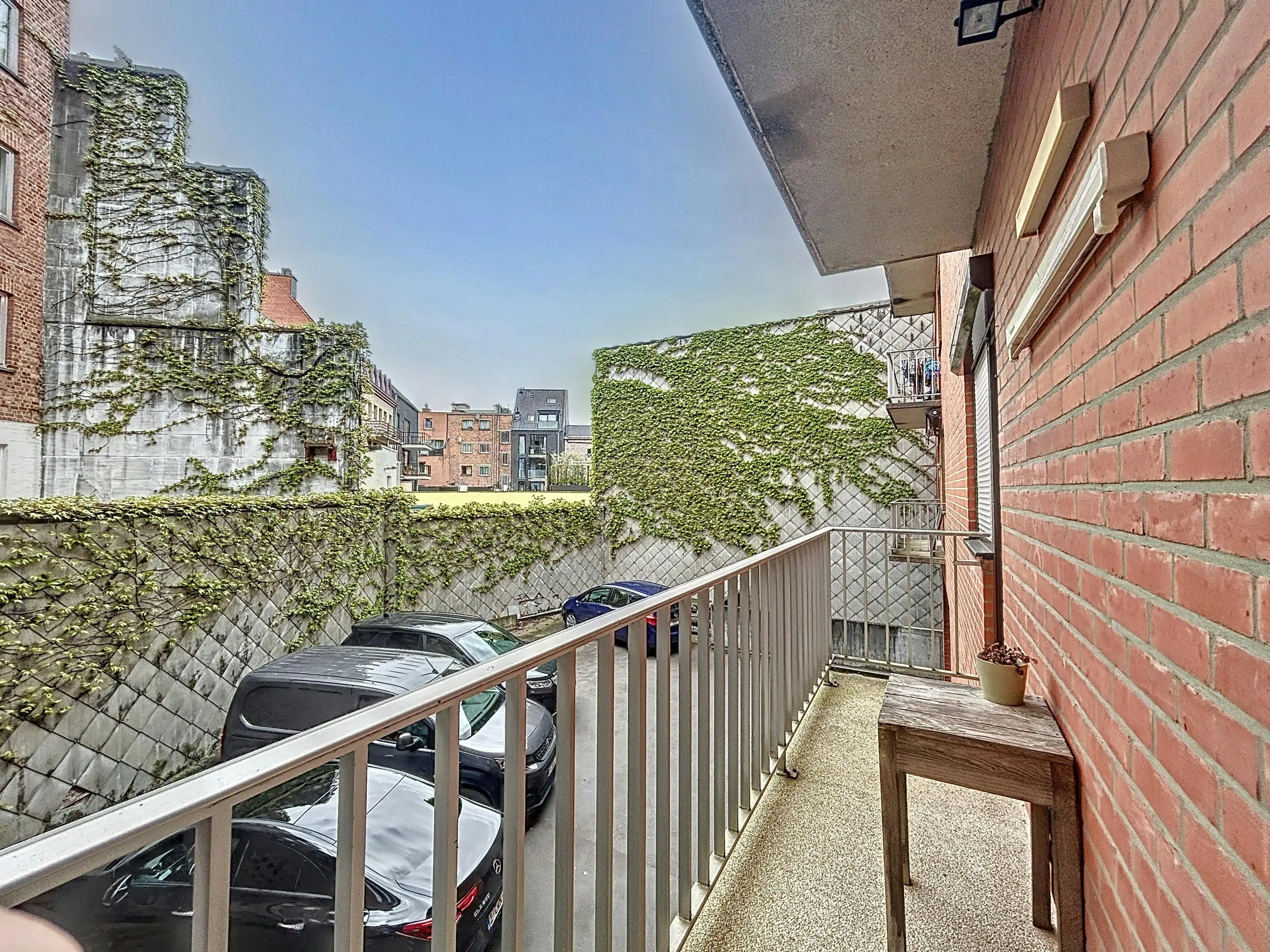  Instapklaar 2-slaapkamerappartement in centrum Kortrijk foto 14