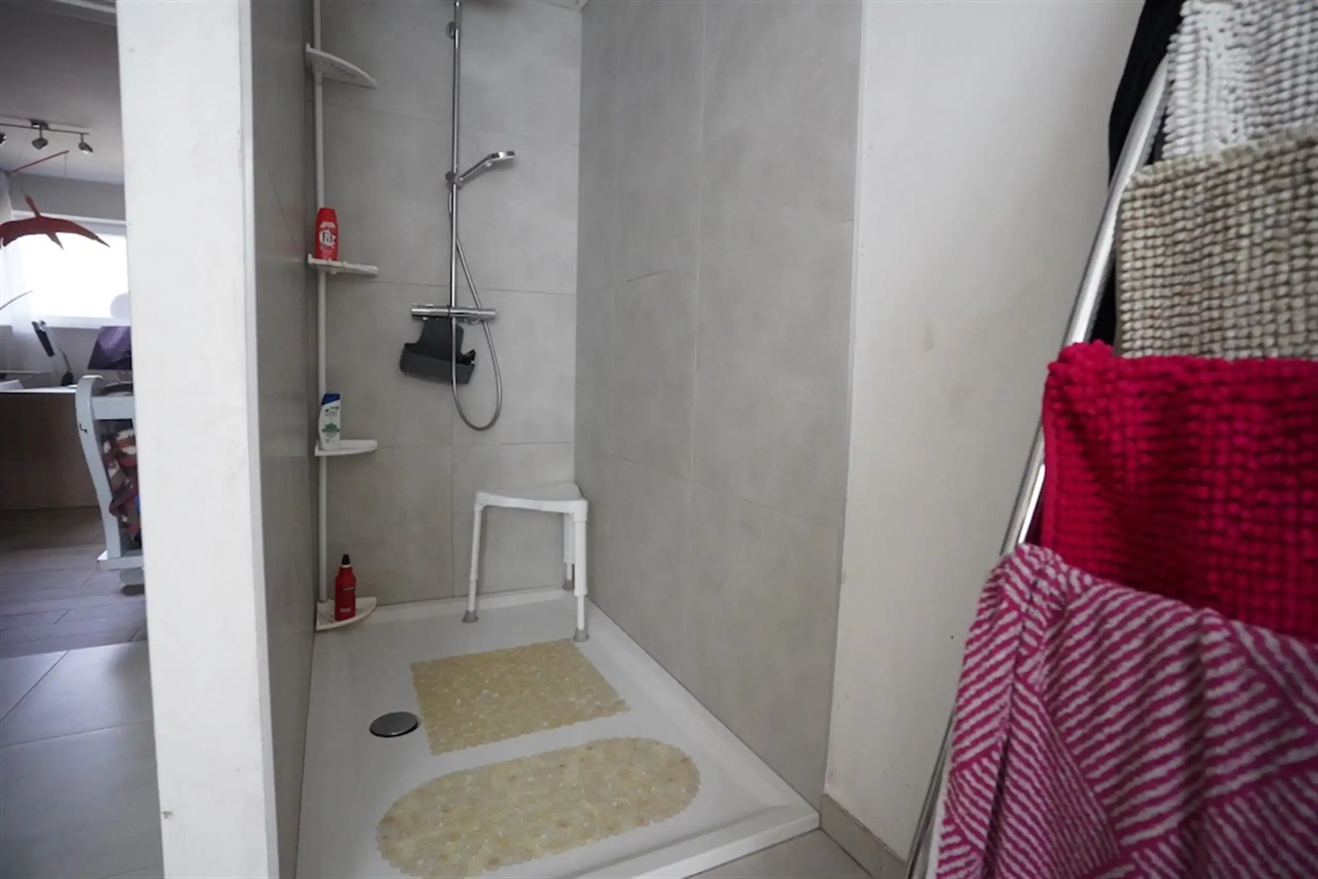 Jonge, verzorgde gezinswoning met tuin en garage foto 17