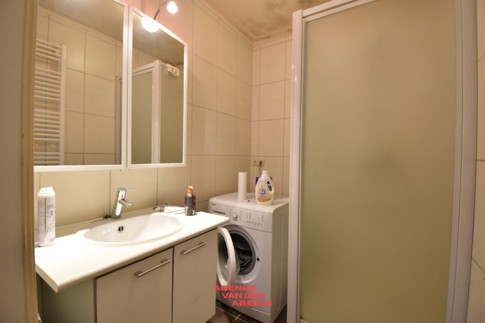 Uitzonderlijk breed appartement met 2 slaapkamers en terras foto 9