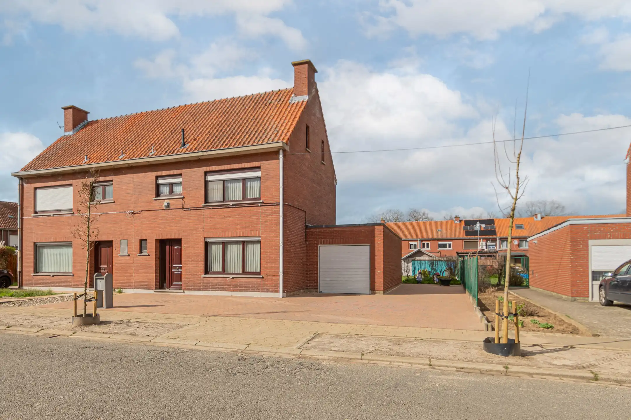 Hoofdfoto van de publicatie: Op te frissen HOB met tuin en garage in Blaasveld