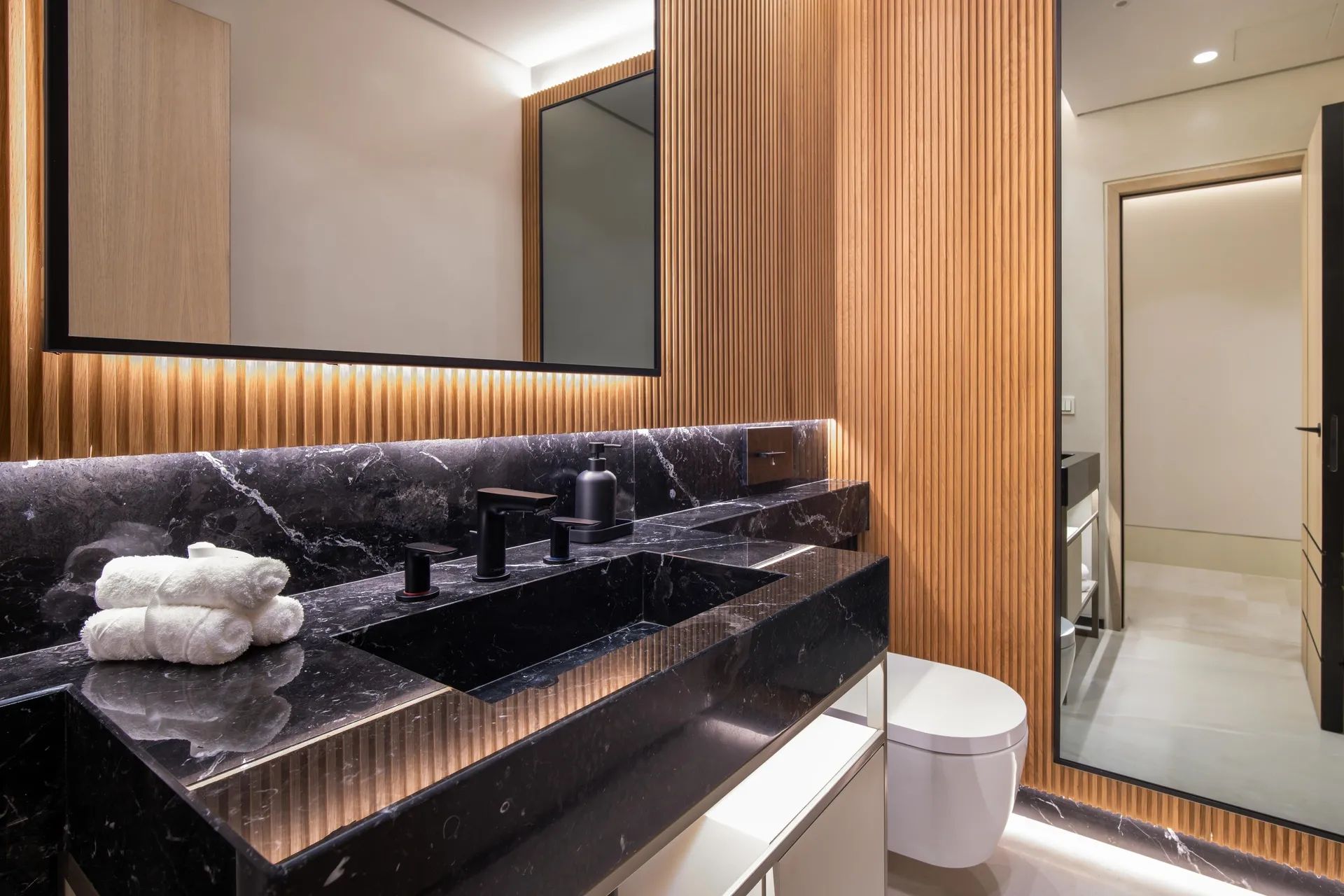 Ultieme luxe in Marbella: exclusieve villa met prachtige tuinen en privézwembad aan de Golden Mile foto 18