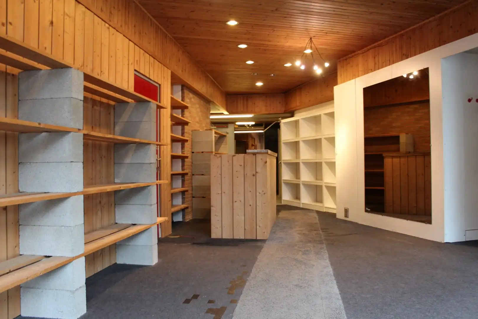 Commercieel handelspand Kerkstraat in het centrum Lommel foto 3