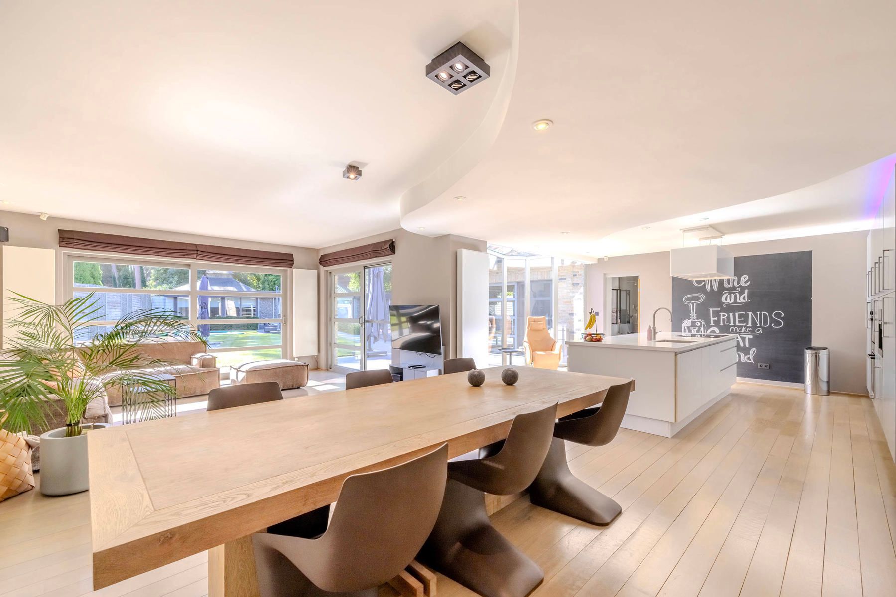 Laagbouwvilla met 3 slpk, 2 bdk, zwembad en poolhouse foto 6