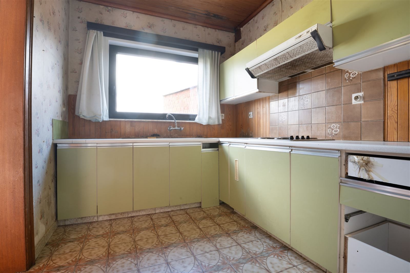 Woning met grote ruimtes en veel lichtinval foto 3