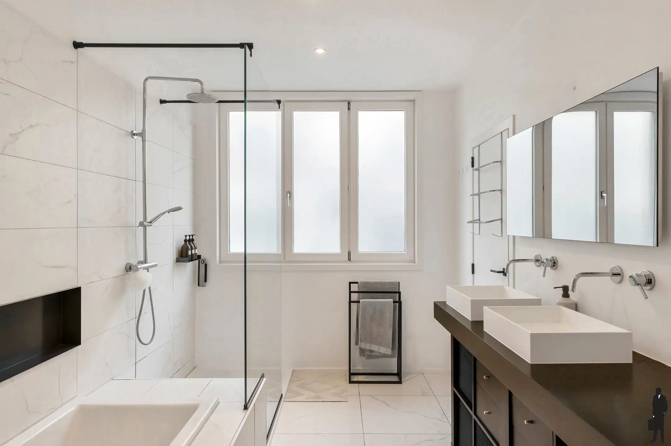 Instapklaar ruim gelijkvloers appartement in hartje Zurenborg foto 11