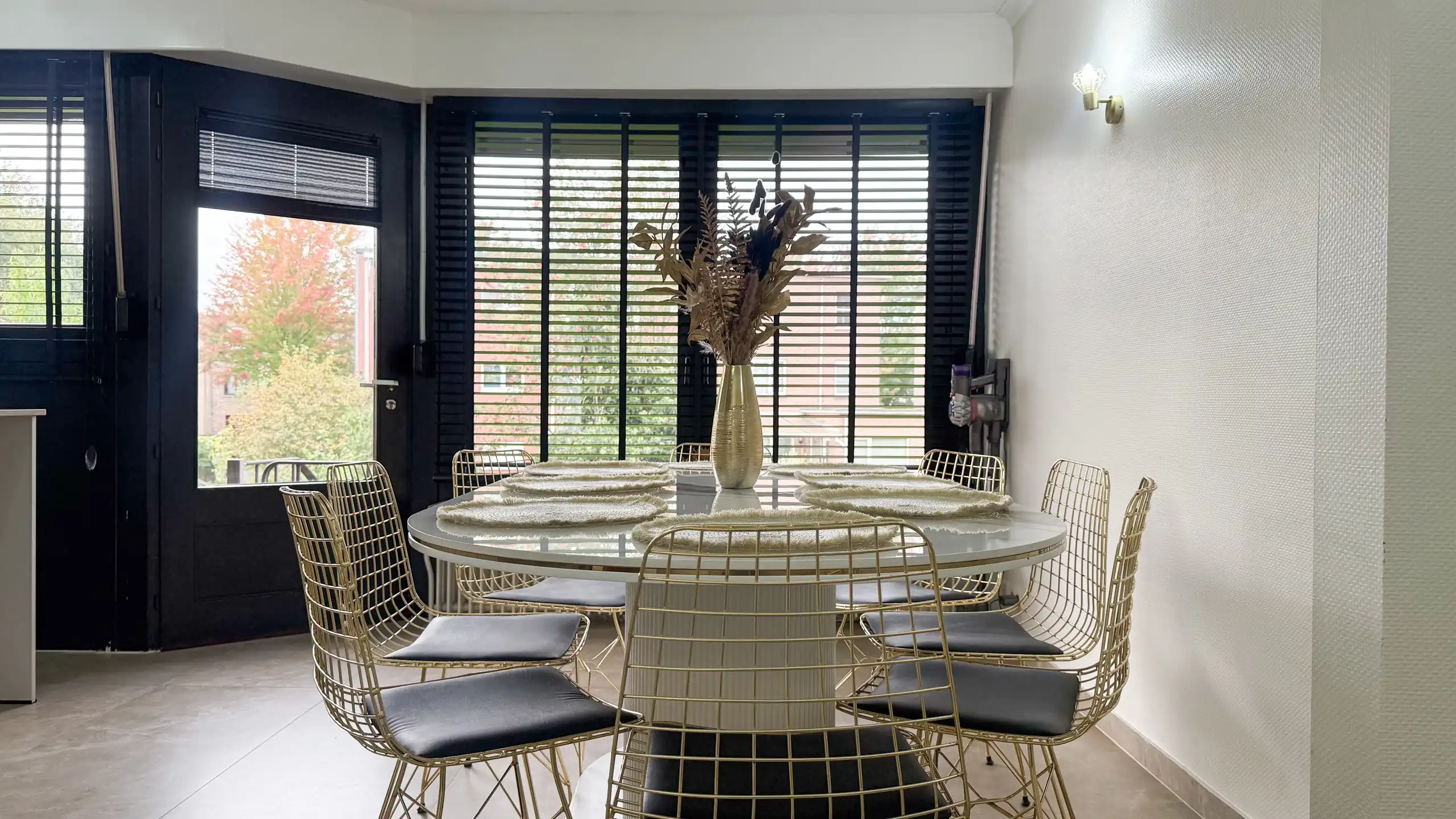 Volledig gerenoveerde woning met 3 slpks + garage en tuin! foto 18