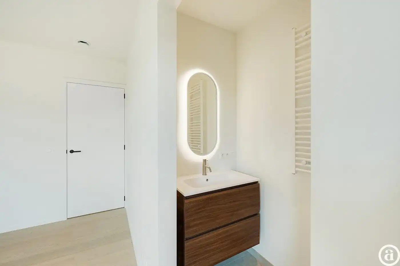 Stijlvol nieuwbouwappartement met open uitzicht nabij centrum. foto 17