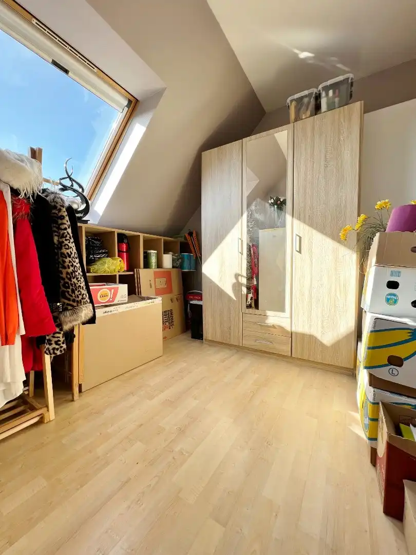 Instapklare woning met 4 slaapkamers, zonnige tuin en carport. foto 13