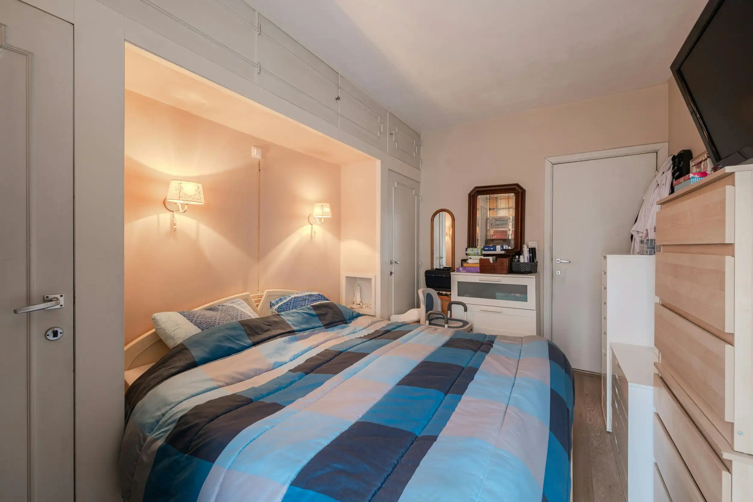 Centraal 2-slaapkamer appartement vlakbij zee te Oostende foto 12