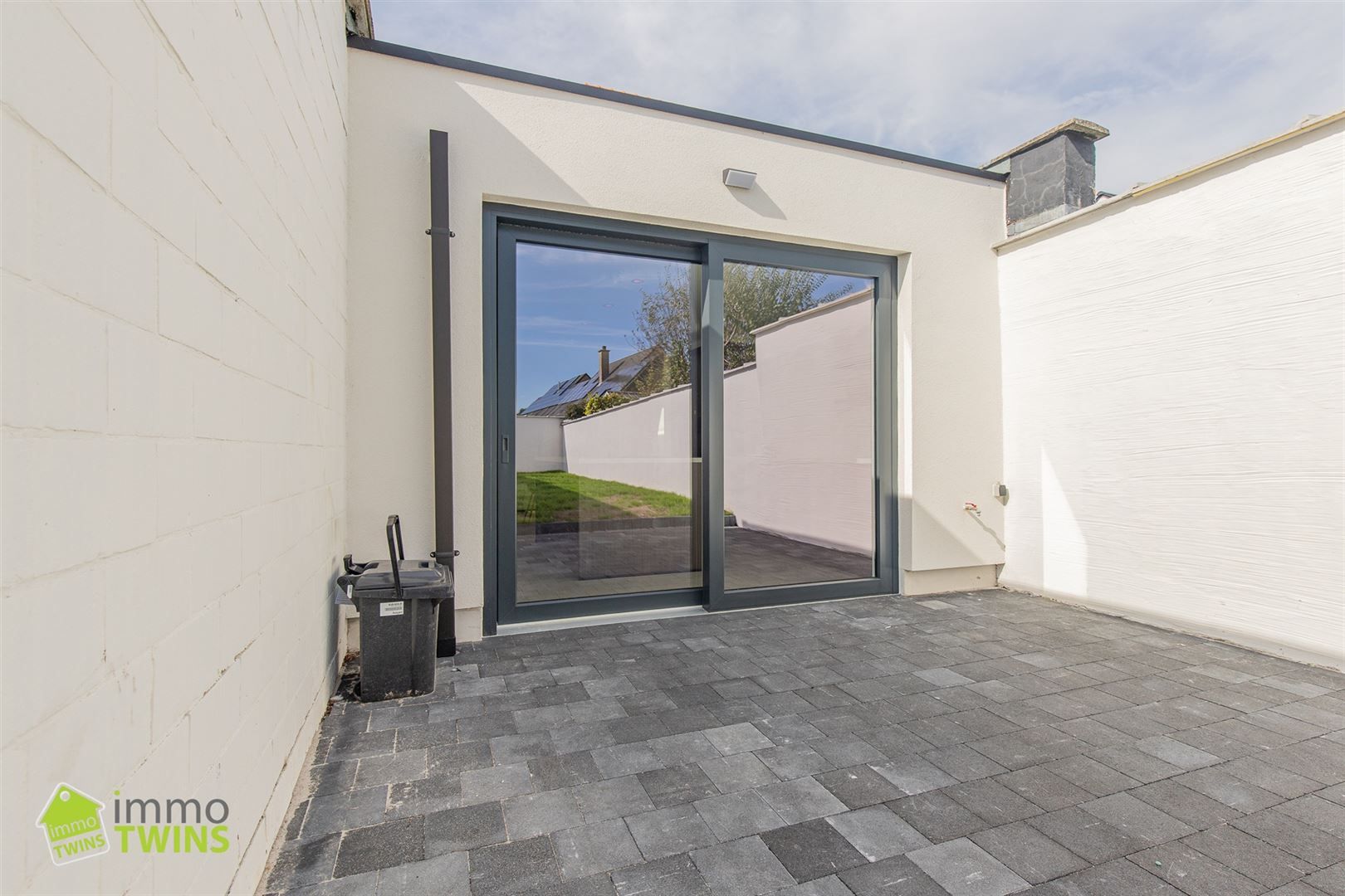 Totaal gerenoveerde, instapklare woning in hartje Beveren foto 17