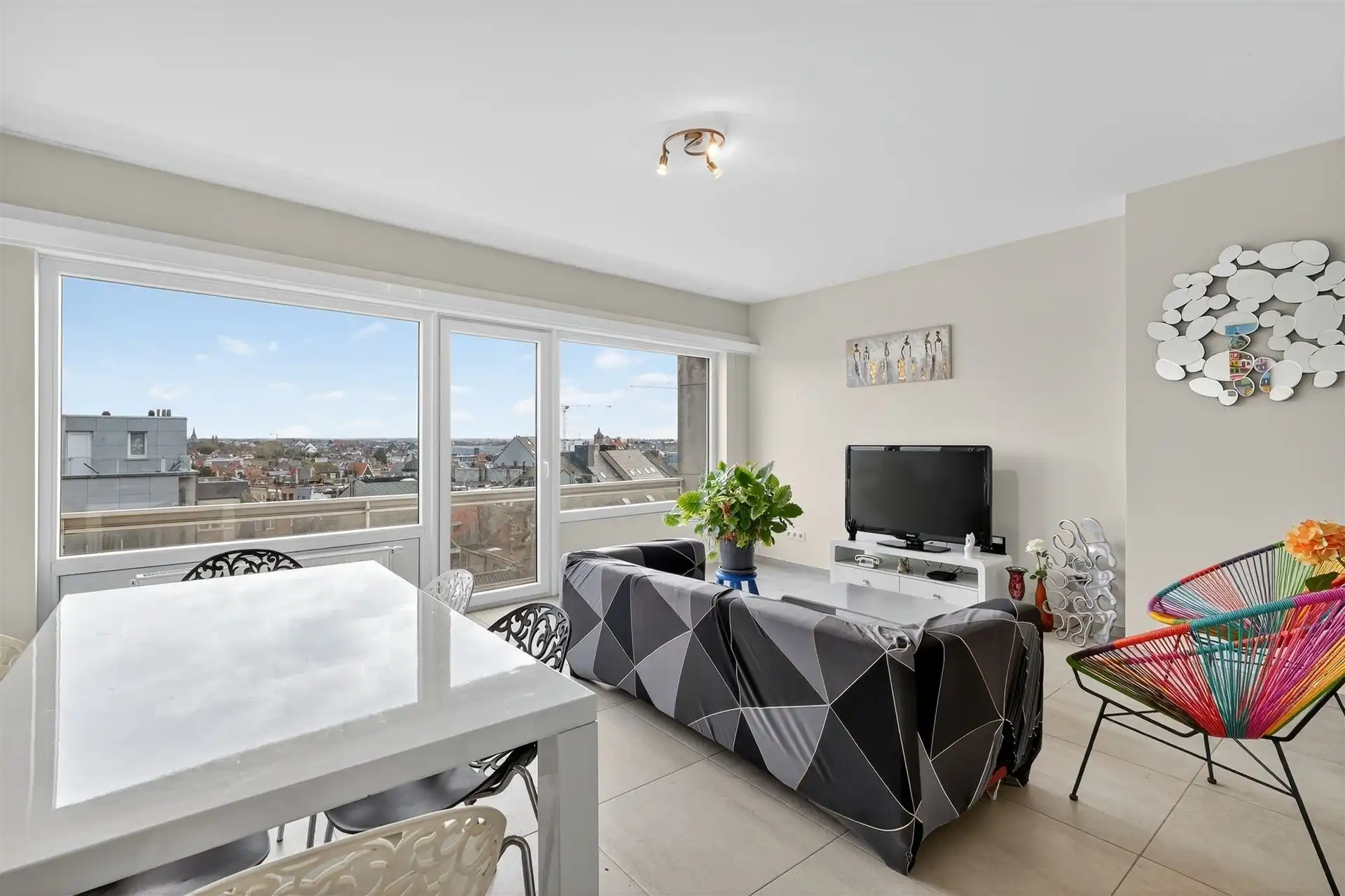 RUGZIJDE ZEEDIJK / GERENOVEERD foto {{pictureIndex}}