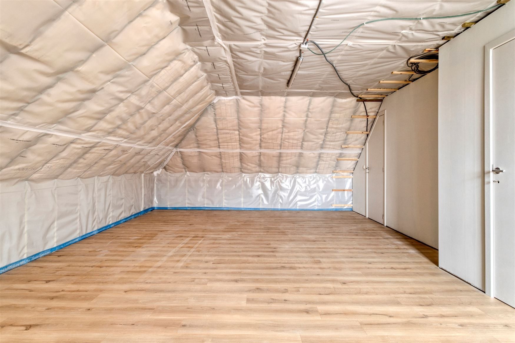Nieuwbouwwoning in een jonge wijk foto 14