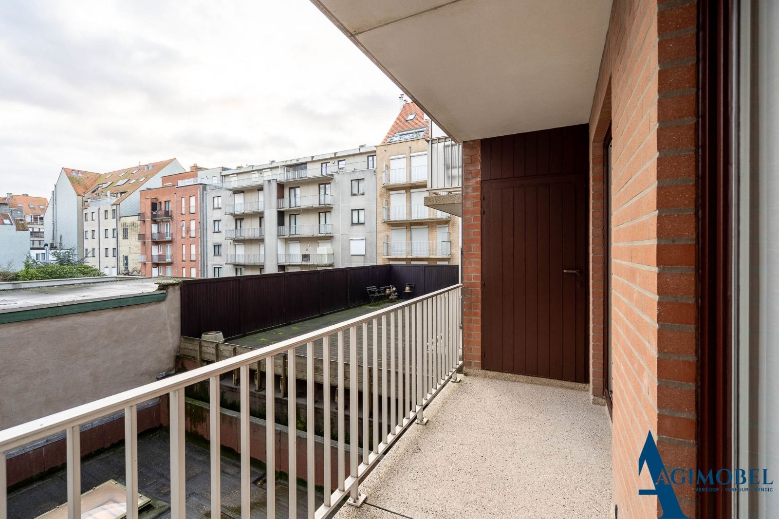 Stijlvol en zeer goed gelegen appartement met 3 slaapkamers foto 23